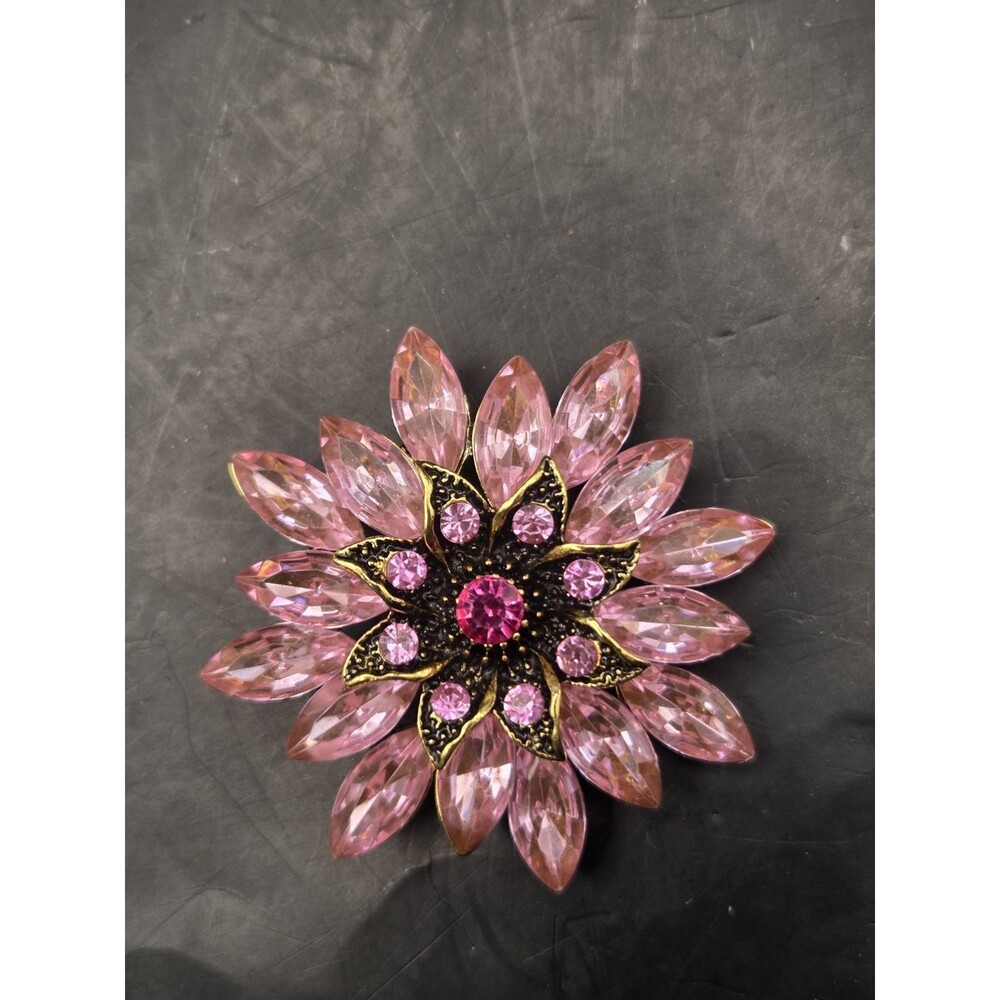 Vintage Chrysanthemum Brooch Pink - Picture 4 of 12